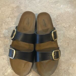 Universal thread women’s sandals